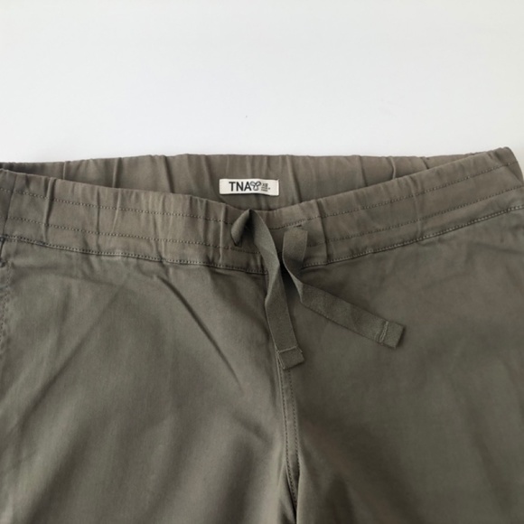TNA - Aritzia - olive green pants with elastic waist and cuffs size xs - Picture 4 of 4